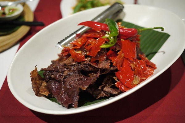 Kuliner khas sumatera yang memiliki cita rasa gurih dan menggiurkan Kuliner khas sumatera yang memiliki cita rasa gurih dan menggiurkan
