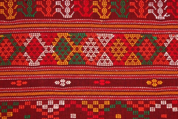 Kain unik tradisional indonesia, terkenal berkat keindahannya Kain unik tradisional indonesia sangat terkenal berkat keindahannya