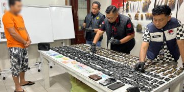 Satresnarkoba polrestabes medan ringkus kurir 450 pcs pod getar asal malaysia, sempat kejar - kejaran sejauh 5 kilometer Satresnarkoba polrestabes medan ringkus kurir 450 pcs pod getar asal malaysia, sempat kejar – kejaran sejauh 5 kilometer
