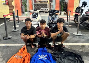 3 pria diduga spesialis begal di medan tembung ditangkap resmob satreskrim polrestabes medan, sudah beraksi di tiga tkp Tiga pria diduga spesialis begal di medan tembung ditangkap resmob satreskrim polrestabes medan, sudah beraksi di tiga tkp