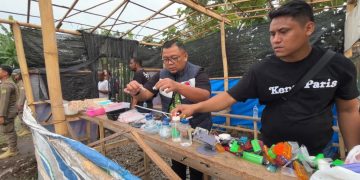 Tim gabungan gerebek sarang narkoba desa serbajadi, 6 barak narkoba dibumihanguskan Tim gabungan gerebek sarang narkoba desa serbajadi, 6 barak narkoba dibumihanguskan