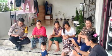 Bhabinkamtibmas polsek siantar martoba bantu pendataan parlinsos warga jalan tangki Bhabinkamtibmas polsek siantar martoba bantu pendataan parlinsos warga jalan tangki
